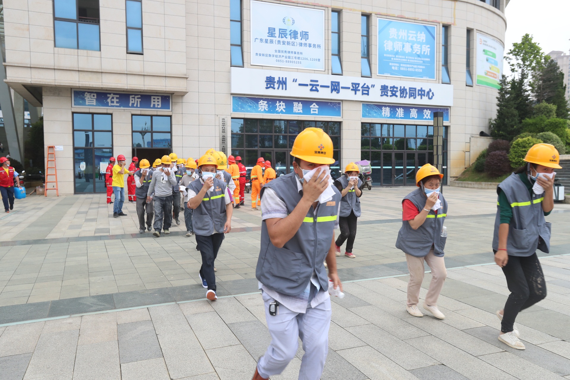 火災(zāi)危險預(yù)防及救援逃生演練 (2).JPG