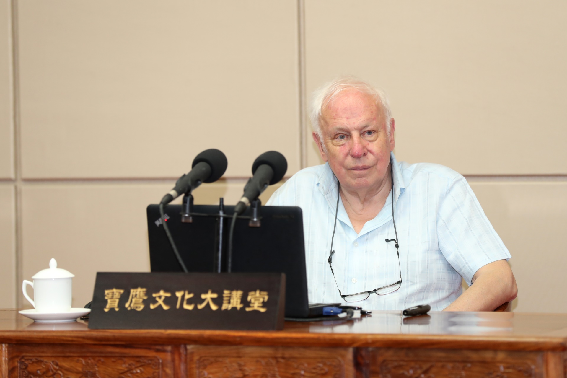 諾貝爾化學(xué)獎(jiǎng)得主托馬斯·林達(dá)爾院士做客寶鷹講堂 關(guān)注年輕人成長